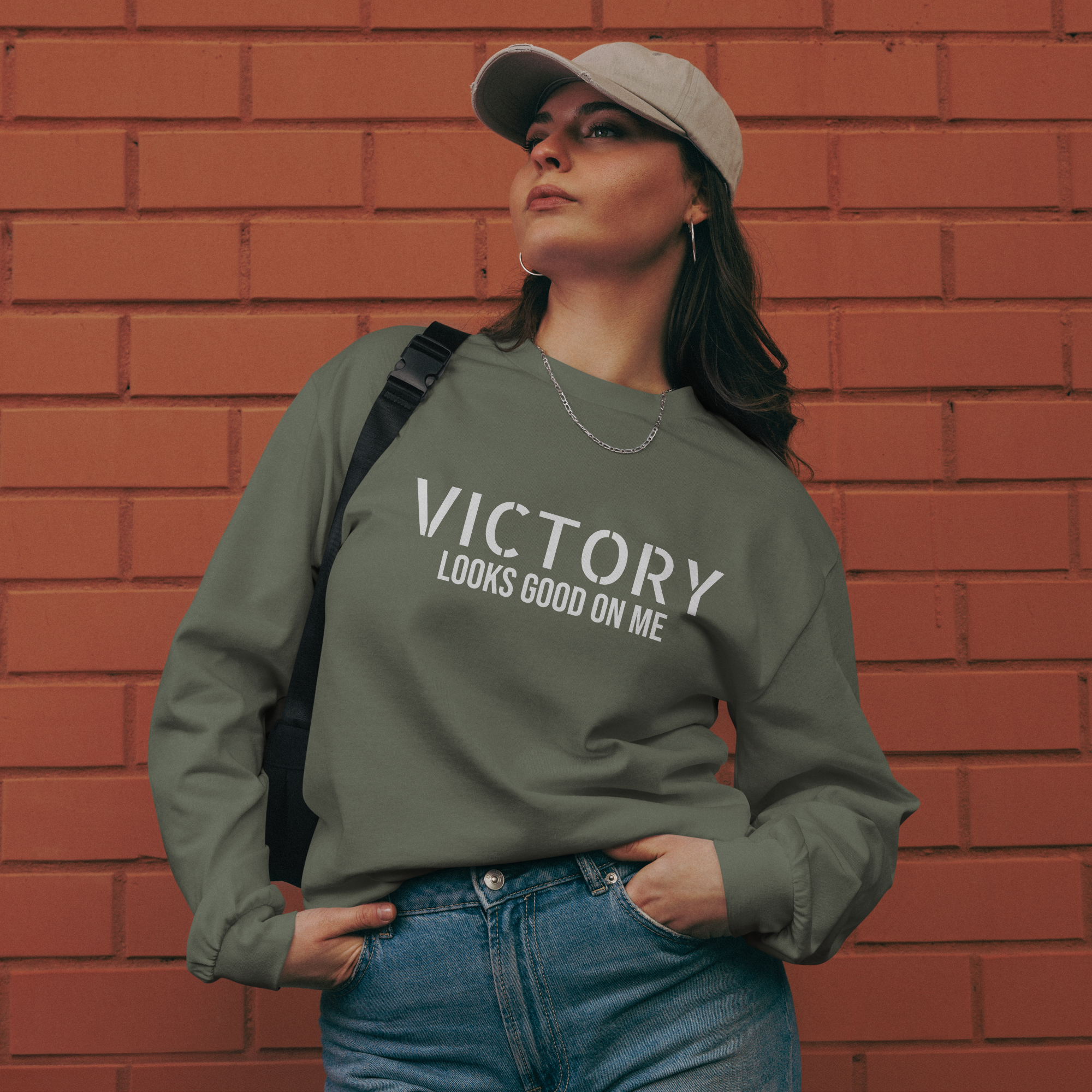 VICTORY LOOKS GOOD ON ME - Premium heavyweight long sleeve shirt
